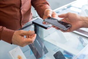 Ремонт смартфонов iPhone. Замена экрана